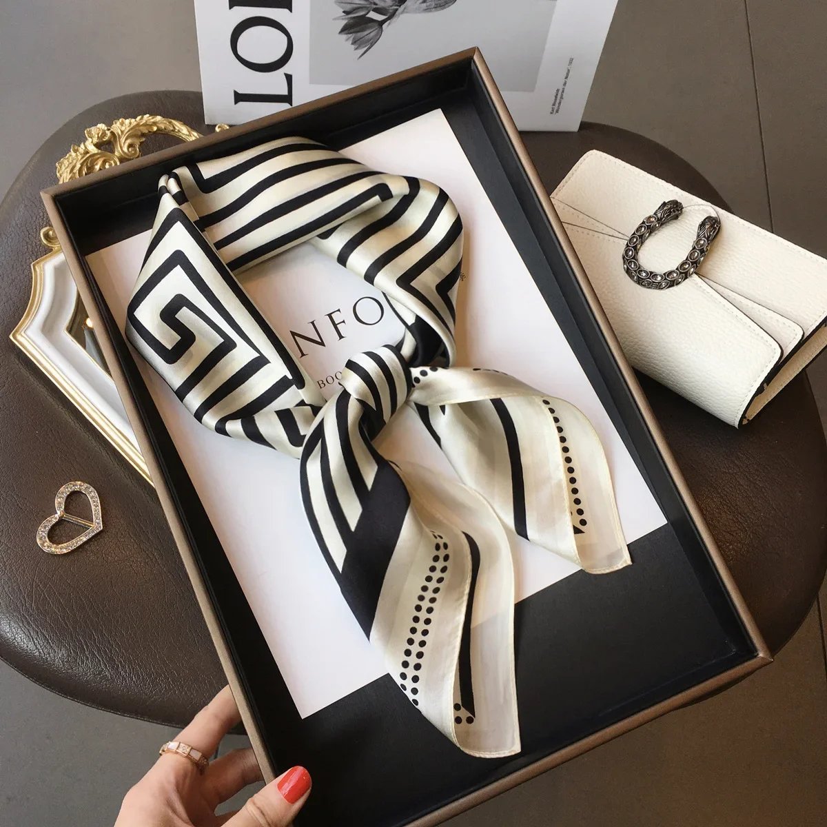 Foulard carré 100% soie véritable pour femmes, bandeau, cravate, poignet, ruban pour cheveux, marque de luxe, Bandana
